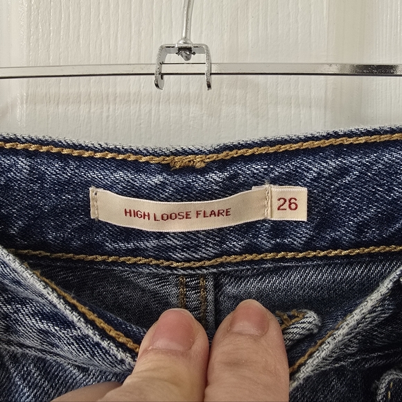 Levi's High Loose Flare Jeans Size 26 - Picture 4 of 6
